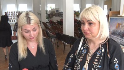 Донька і дружина загиблого бійця Донька і дружина загиблого бійця