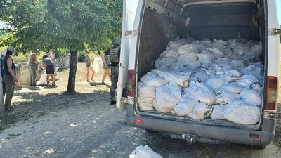 Під постійними обстрілами, але з вірою у перемогу: як живуть в Осокорівці на Херсонщині Під постійними обстрілами, але з вірою у перемогу: як живуть в Осокорівці на Херсонщині