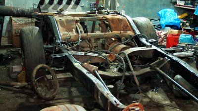 Вінничанин безкоштовно ремонтує автомобілі із зони бойових дій Вінничанин безкоштовно ремонтує автомобілі із зони бойових дій