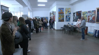В Івано-Франківську на I всеукраїнському трієнале "Абстрактне мистецтво – 2022" представили 77 робіт українських митців В Івано-Франківську на I всеукраїнському трієнале "Абстрактне мистецтво – 2022" представили 77 робіт українських митців