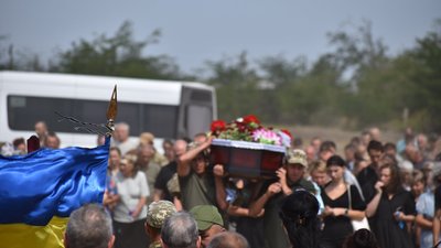 На Одещині попрощалися з військовим, який загинув поблизу Миколаєва На Одещині попрощалися з військовим, який загинув поблизу Миколаєва