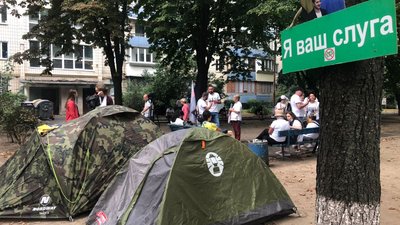 Демонстранти встановили намети під Офісом генпрокурора через справу Шеремета