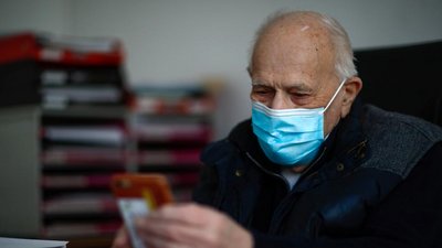 Найстаріший лікар Франції продовжує роботу під час пандемії