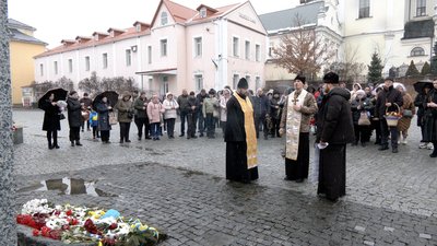 У Вінниці вшанували добровольців, полеглих у російсько-українській війні У Вінниці вшанували добровольців, полеглих у російсько-українській війні