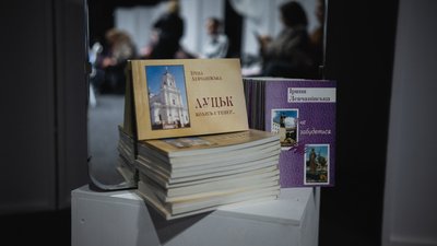 «Про потребу триматися попри все»: у Луцьку показали виставу «Кімната Левчанівської» «Про потребу триматися попри все»: у Луцьку показали виставу «Кімната Левчанівської»