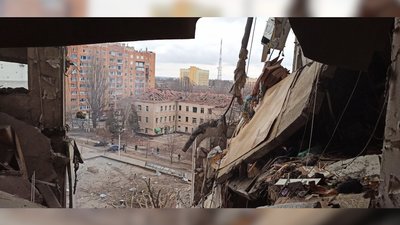 Чергування довжиною в півтора місяця: історія фельдшерки, яка рятувала людей з-під завалів на Чорновола Чергування довжиною в півтора місяця: історія фельдшерки, яка рятувала людей з-під завалів на Чорновола