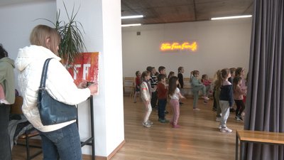 У модельній школі Івано-Франківська волонтери безкоштовно навчають дітей-переселенців У модельній школі Івано-Франківська волонтери безкоштовно навчають дітей-переселенців