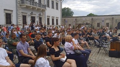 У замку на Тернопільщині провели благодійний аукціон