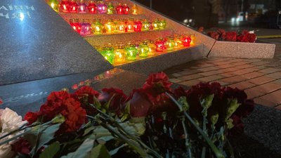 У Черкасах вшанували пам'ять Героїв Небесної Сотні У Черкасах вшанували пам'ять Героїв Небесної Сотні