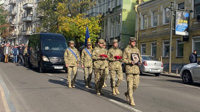 Загинув у день свого 25-річчя: у Києві попрощалися з наймолодшим командиром роти Сергієм Іконніковим