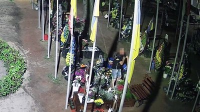 Викрав прапори та лампадку: поліцейські закінчили досудове розслідування наруги над могилами військових у Житомирі