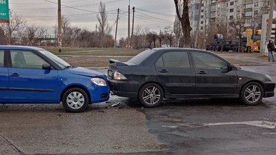 Загиблих немає: у Маріуполі понад 15 ДТП за день Загиблих немає: у Маріуполі понад 15 ДТП за день