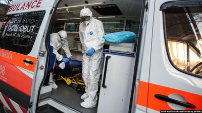 Житель Мукачева з підозрою на коронавірус помер при транспортуванні до лікарні