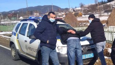 На Прикарпатті затримали фальшивомонетника з Чернівецької області