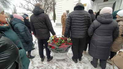 У Сумах попрощалися із загиблим на Донеччині бійцем Романом Лисенком У Сумах попрощалися із загиблим на Донеччині бійцем Романом Лисенком