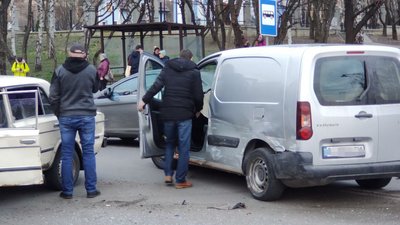 На Конякіна в Луцьку – аварія за участю двох авто На Конякіна в Луцьку – аварія за участю двох авто