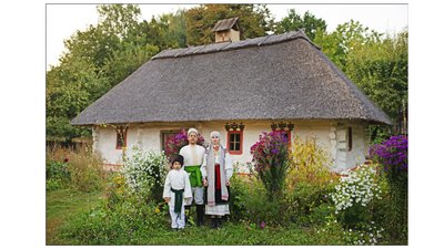 "Батьківська хата": черкаська фотографиня популяризує у Львові українську культуру "Батьківська хата": черкаська фотографиня популяризує у Львові українську культуру
