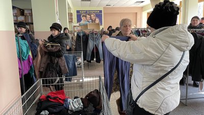 Дитячі та дорослі речі різних розмірів та фасонів: який асортимент у першого соціального магазину у Херсоні Дитячі та дорослі речі різних розмірів та фасонів: який асортимент у першого соціального магазину у Херсоні