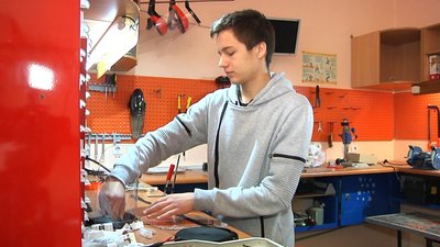 Одеські студенти друкують на 3D-принтері захисні щитки для лікарів Одеські студенти друкують на 3D-принтері захисні щитки для лікарів