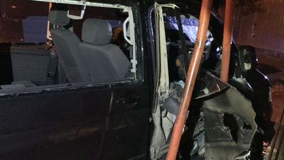 У Рівному в мікроавтобус кинули гранату, боєприпас розірвався У Рівному в мікроавтобус кинули гранату, боєприпас розірвався