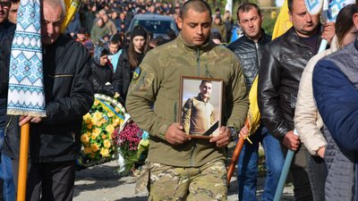 На Тернопільщині попрощалися із загиблими військовослужбовцями На Тернопільщині попрощалися із загиблими військовослужбовцями