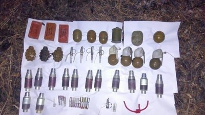 Гранати та стрілецька зброя. На Вінниччині знайшли схованку диверсантів Гранати та стрілецька зброя. На Вінниччині знайшли схованку диверсантів