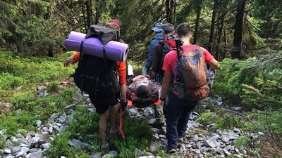 Прикарпатські рятувальники допомогли в Карпатах туристці із Житомирщини, яка травмувала ногу Прикарпатські рятувальники допомогли в Карпатах туристці із Житомирщини, яка травмувала ногу