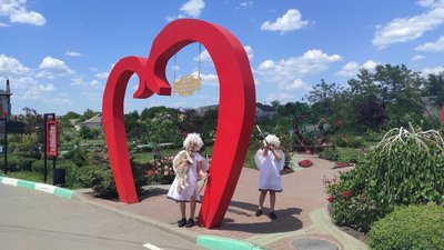 Парк закоханих сердець у Доброславі на Одещині
