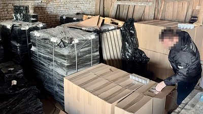 Товар, який вилучили під час пошуків на Буковині