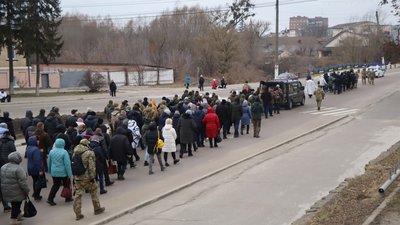 В Охтирці на Сумщині попрощалися з військовим Сергієм Голубченком В Охтирці на Сумщині попрощалися з військовим Сергієм Голубченком
