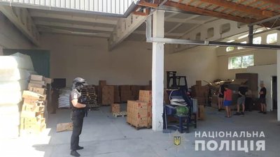 Правоохоронці Закарпаття викрили групу, що підпільно виготовляла побутову хімію