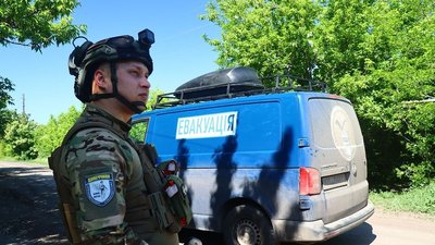 Евакуація з околиць Словʼянська