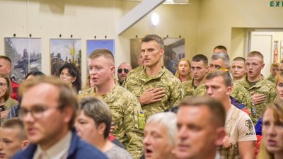 У Львові вшанували пам'ять оборонців Луганського аеропорту У Львові вшанували пам'ять оборонців Луганського аеропорту