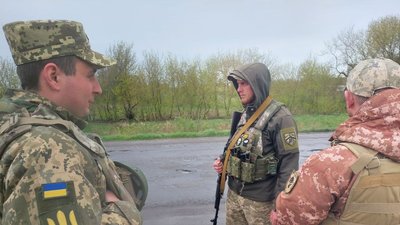 Вручають повістки: історія добровольців з Бурині на Сумщині, які повернулися з Бахмута Вручають повістки: історія добровольців з Бурині на Сумщині, які повернулися з Бахмута