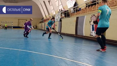 У Шостці на Сумщині грають у індорхокей У Шостці на Сумщині грають у індорхокей