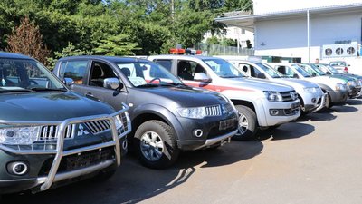 Польські лісівники привезли до Львова 16 позашляховиків для ЗСУ