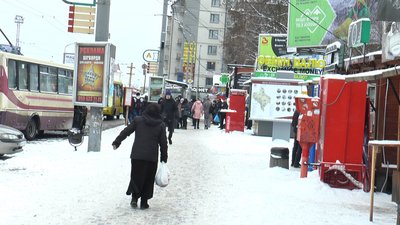 Снігопад на Прикарпатті: як дорожні служби справляються з наслідками Снігопад на Прикарпатті: як дорожні служби справляються з наслідками