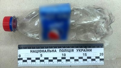 Невідома речовина, якою пенсіонер облив лікаря у Рівному