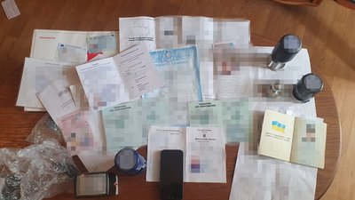 Харків'янин допомогав росіянам отримати підроблений український паспорт — СБУ Харків'янин допомогав росіянам отримати підроблений український паспорт — СБУ