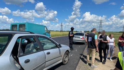 Поліцейському, який стріляв на трасі Херсонщини, повідомили про підозру
