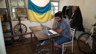 "Аж тепло на душі": як переселенці з Харкова мешкають в етномузеї на Полтавщині