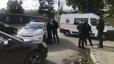 У Рівному водій хотів з'їсти пакетик з порошком при затриманні – патрульні