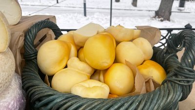 На ярмарку у Франківську продавали сир На ярмарку у Франківську продавали сир