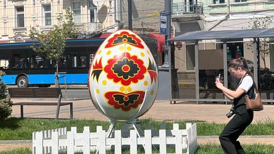 У Вінниці встановили півтораметрові писанки
