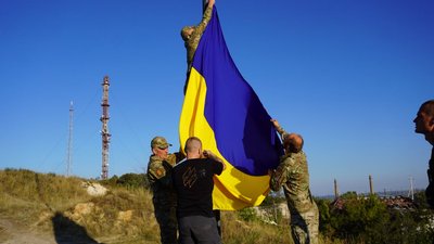 В Ізюмі в річницю визволення встановили прапор