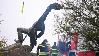 В Ужгороді біля кордону зі Словаччиною демонтували пам'ятник радянському солдату