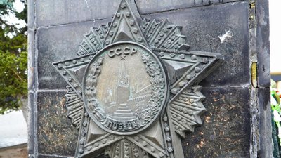 У місті на Волині зносять радянські пам'ятники У місті на Волині зносять радянські пам'ятники