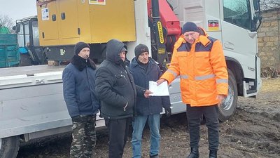 Дрова, будматеріали, генератори: жителі Херсонщини отримують найнеобхідніше Дрова, будматеріали, генератори: жителі Херсонщини отримують найнеобхідніше