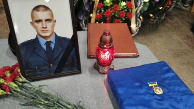 Загинули на Херсонщині: у Житомирі попрощалися з рятувальниками Сергієм Курінним, Дмитром Краснощоковим і Олексієм Сичем Загинули на Херсонщині: у Житомирі попрощалися з рятувальниками Сергієм Курінним, Дмитром Краснощоковим і Олексієм Сичем