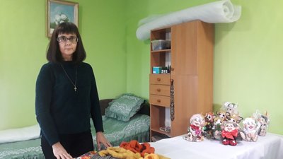 Майстриня з Кропивницького шиє ляльки з капрону Майстриня з Кропивницького шиє ляльки з капрону